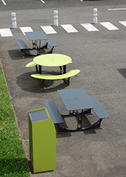 Tables extérieures Hysope et poubelle snack pour école IFM3R